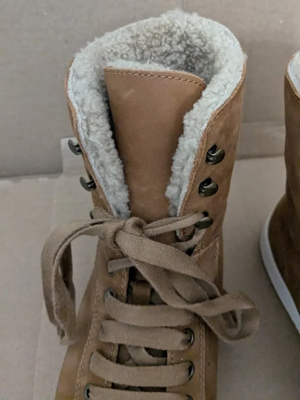 UGG STARLYN FAWN SHEEPSKIN SNEAKER HIGH TOP ANKLE BOOTS SIZE 10 BROWN